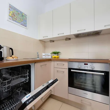 Apartment Bright With Parking Near The Pge National Stadium By Renters *