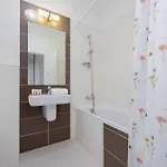 アパート Bright With Parking Near The Pge National Stadium By Renters ワルシャワ