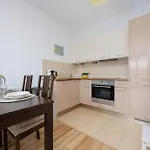 アパート Bright With Parking Near The Pge National Stadium By Renters ワルシャワ
