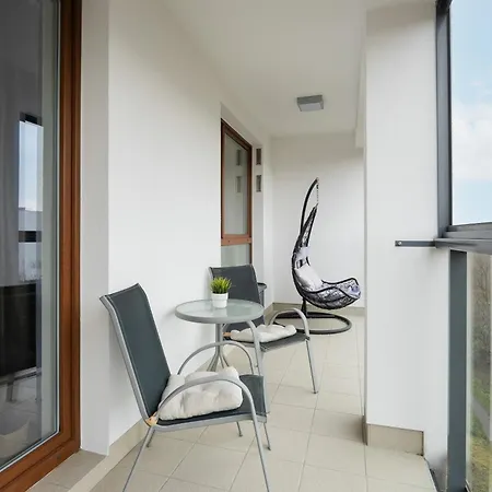 Διαμέρισμα Bright With Parking Near The Pge National Stadium By Renters *