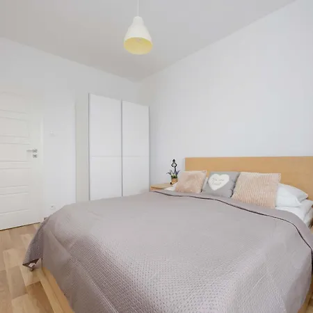 Bright With Parking Near The Pge National Stadium By Renters 바르샤바